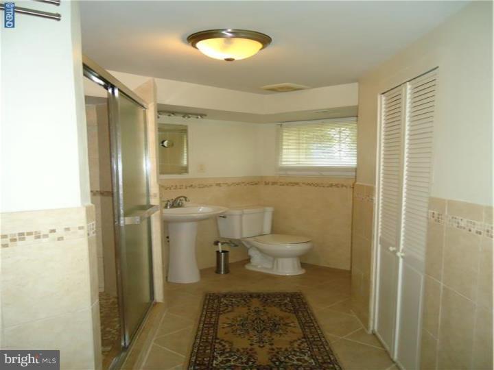 8806 Blue Grass Road Philadelphia, PA 19152 - Photo 11 of 17 Bathroom