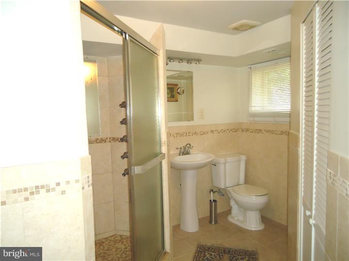 8806 Blue Grass Road Philadelphia, PA 19152 - Photo 12 of 17 Bathroom