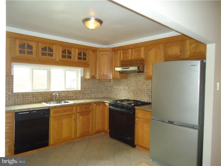8806 Blue Grass Road Philadelphia, PA 19152 - Photo 6 of 17 Kitchen