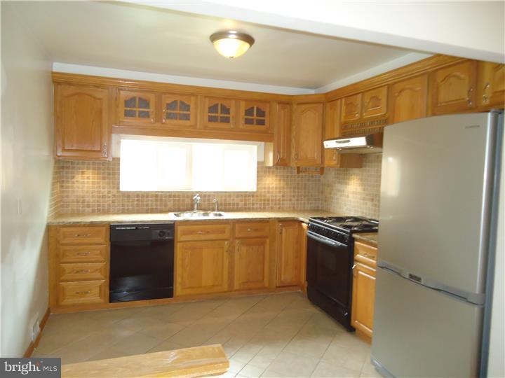 8806 Blue Grass Road Philadelphia, PA 19152 - Photo 7 of 17 Kitchen