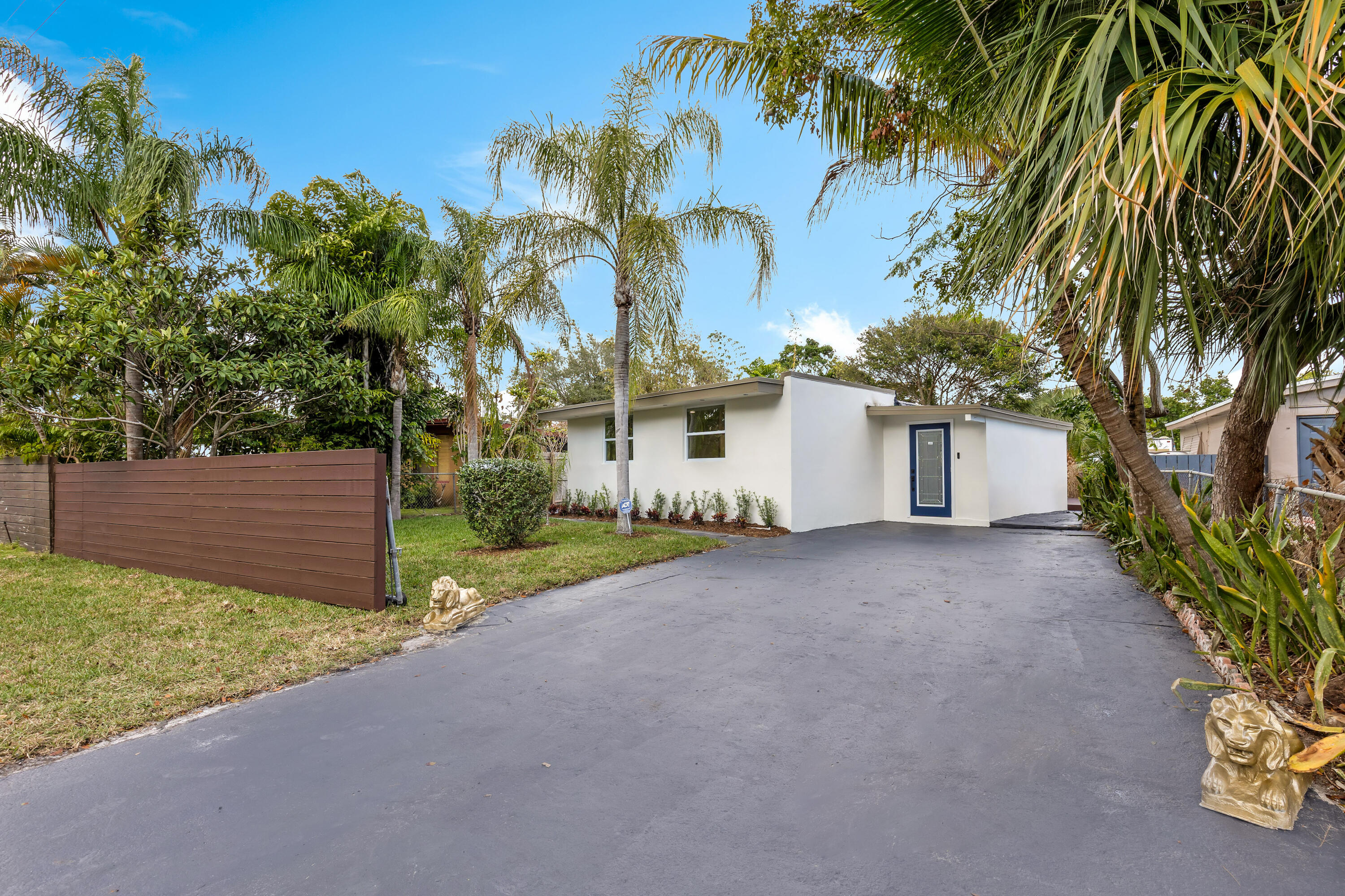 463 Manchester Street Boca Raton, FL 33487 - Photo 1 of 12 Front