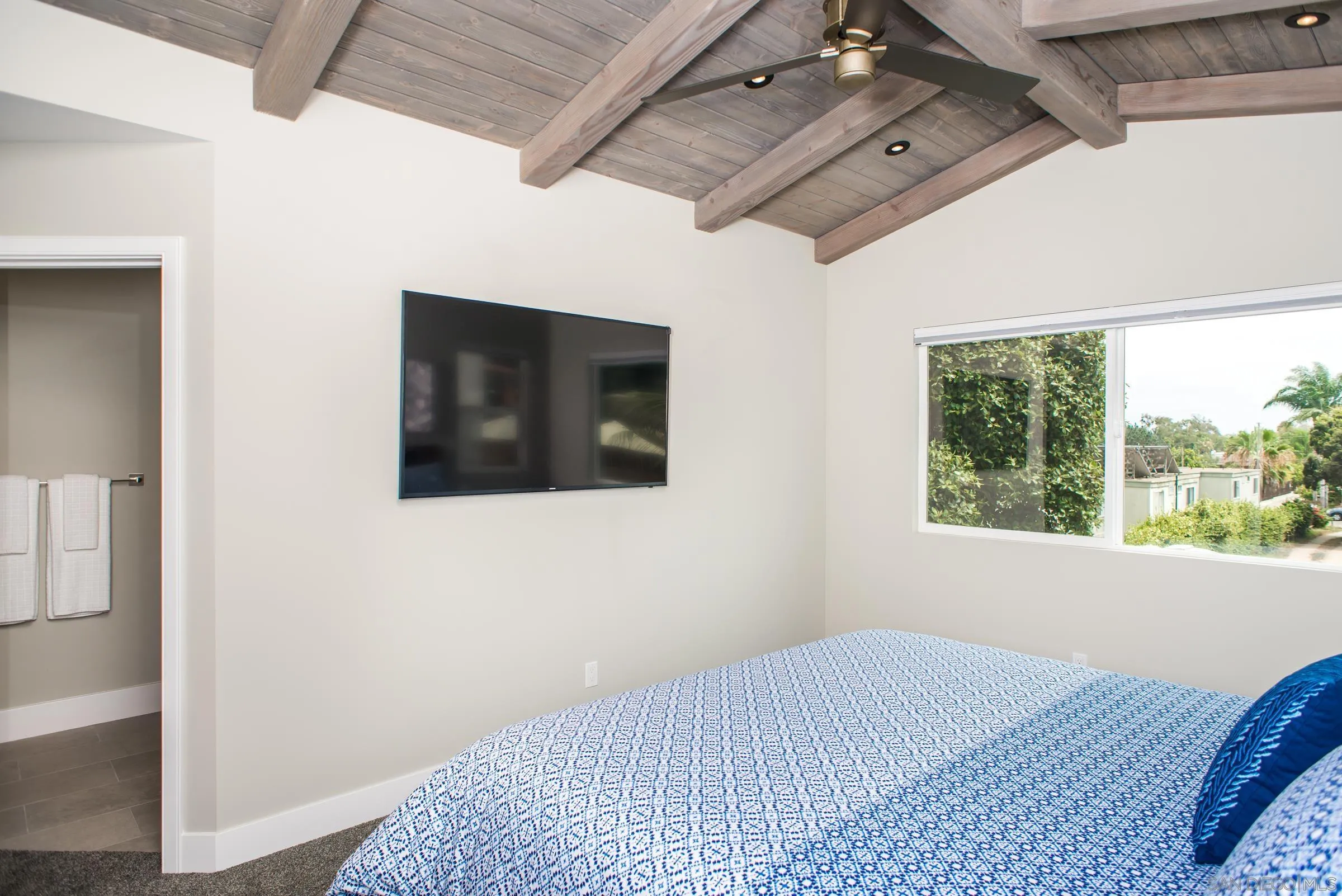 129 West Jason Street Encinitas, CA 92024 - Photo 34 of 44 a bedroom with a bed and a window