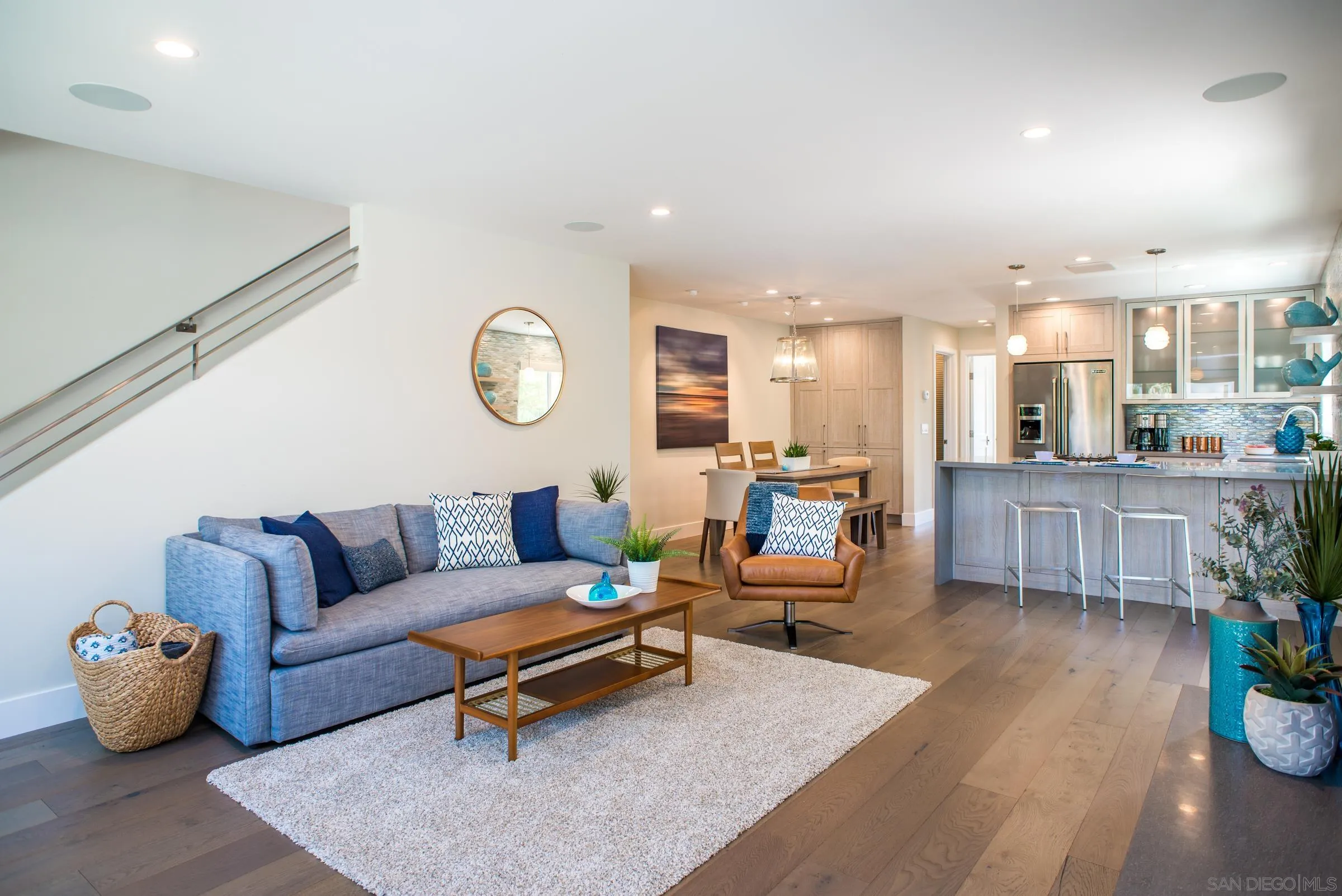 129 West Jason Street Encinitas, CA 92024 - Photo 5 of 44 a living room with furniture and a potted plant