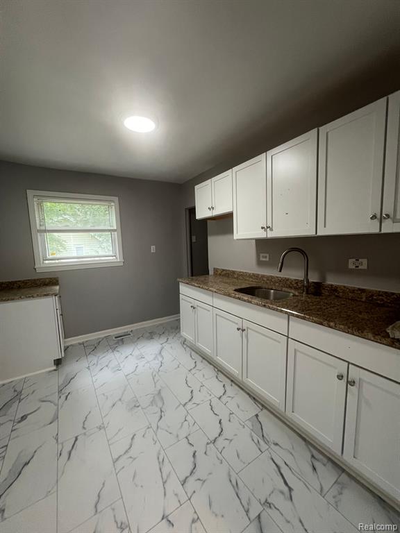 8292 Rivard Avenue Warren, MI 48089 - Photo 12 of 34
