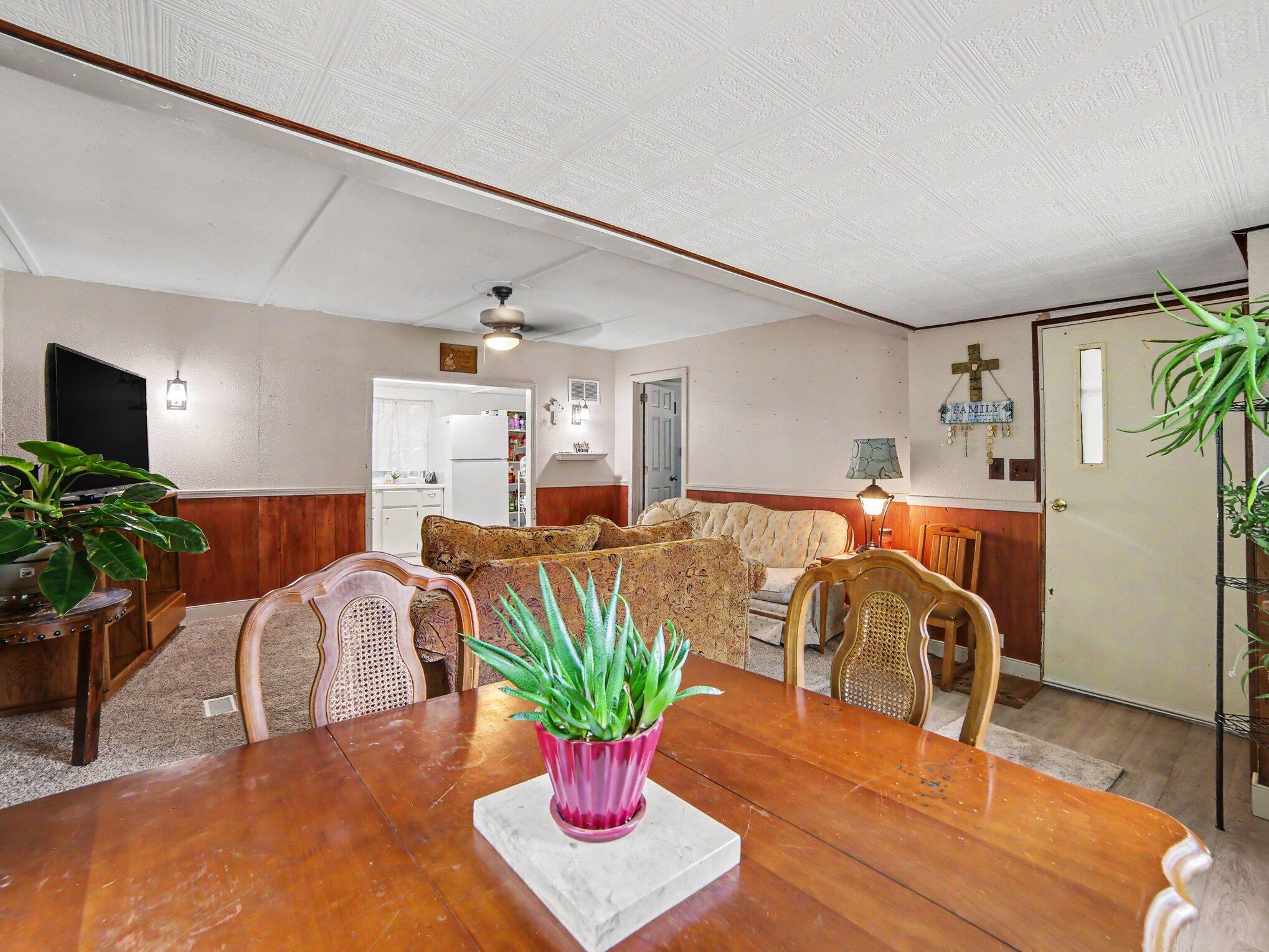 5648 West Johnson Road Ludington, MI 49431 - Photo 9 of 22 Dining area + living room