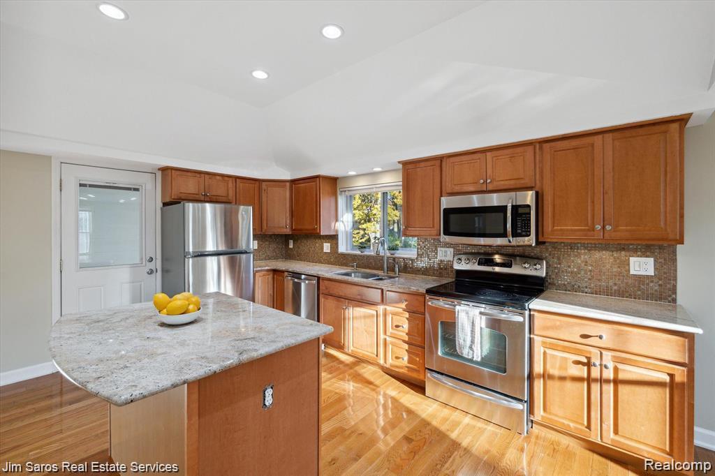 84 Vernier Road Grosse Pointe, MI 48236 - Photo 4 of 16