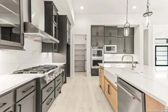 $1,099,900 | 22424 Hastings Mesa, Garden Ridge, TX 78266