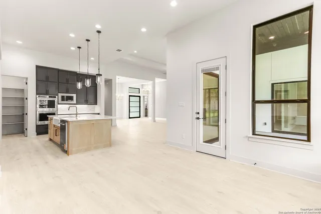 $1,099,900 | 22424 Hastings Mesa, Garden Ridge, TX 78266