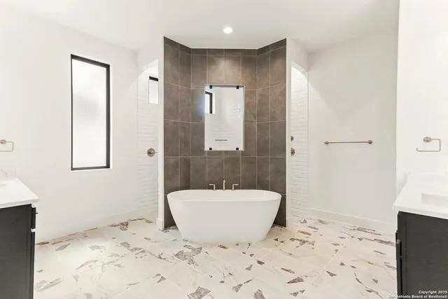 $1,099,900 | 22424 Hastings Mesa, Garden Ridge, TX 78266