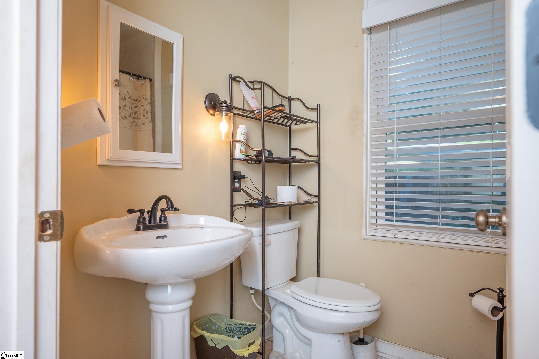 900 Lakeside Drive Anderson, SC 29621 - Photo 12 of 29