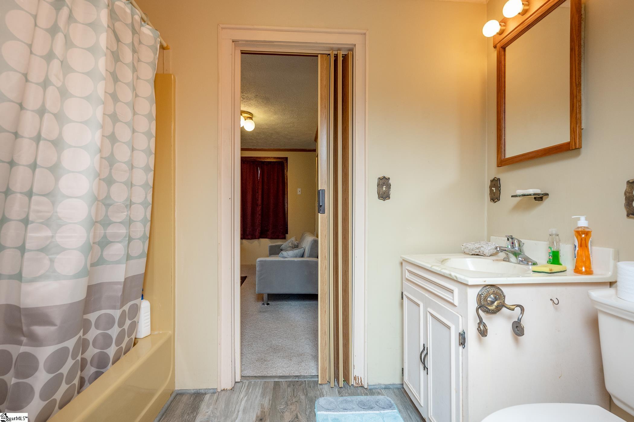 900 Lakeside Drive Anderson, SC 29621 - Photo 8 of 29