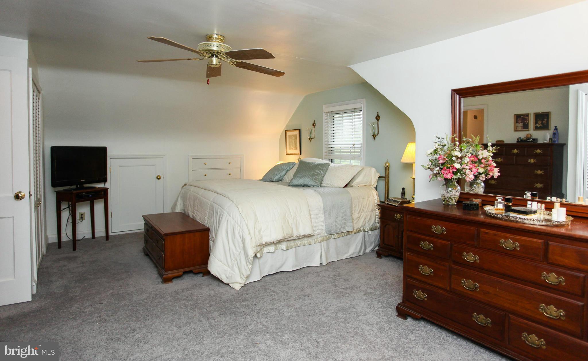 521 South Rolling Road Baltimore, MD 21228 - Photo 14 of 29 Bath (Master)