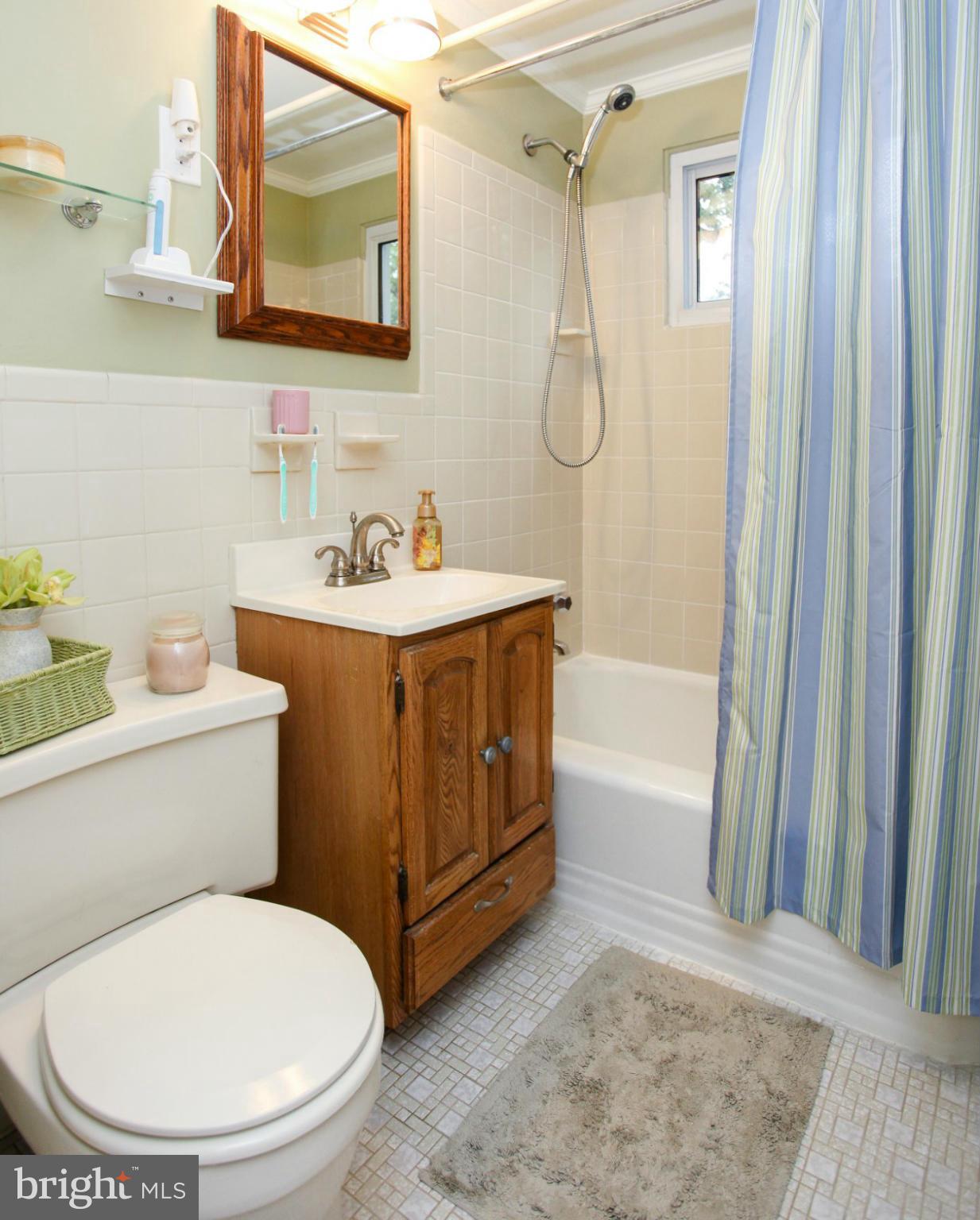 521 South Rolling Road Baltimore, MD 21228 - Photo 19 of 29 Bath