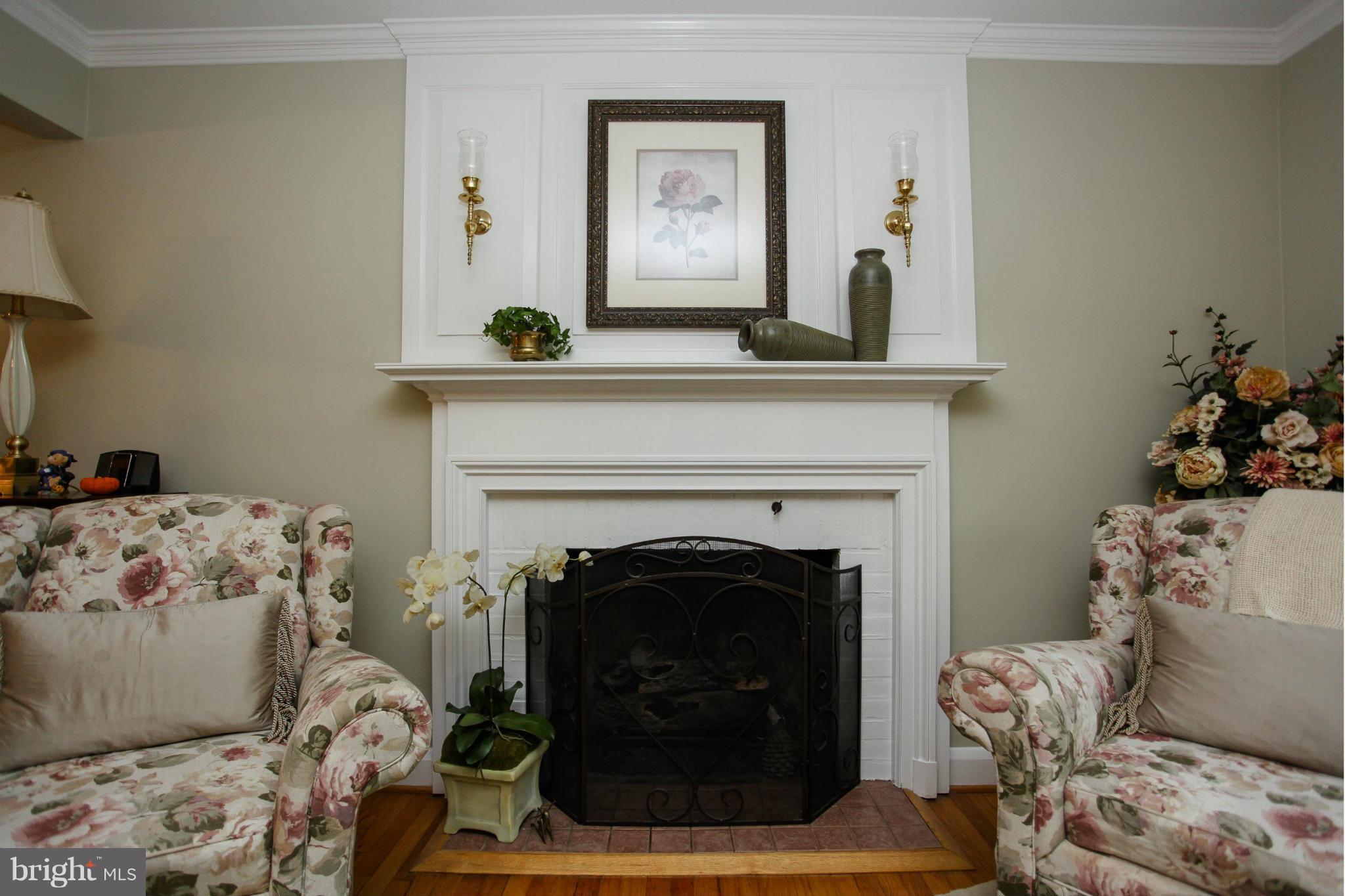 521 South Rolling Road Baltimore, MD 21228 - Photo 3 of 29 Living Room