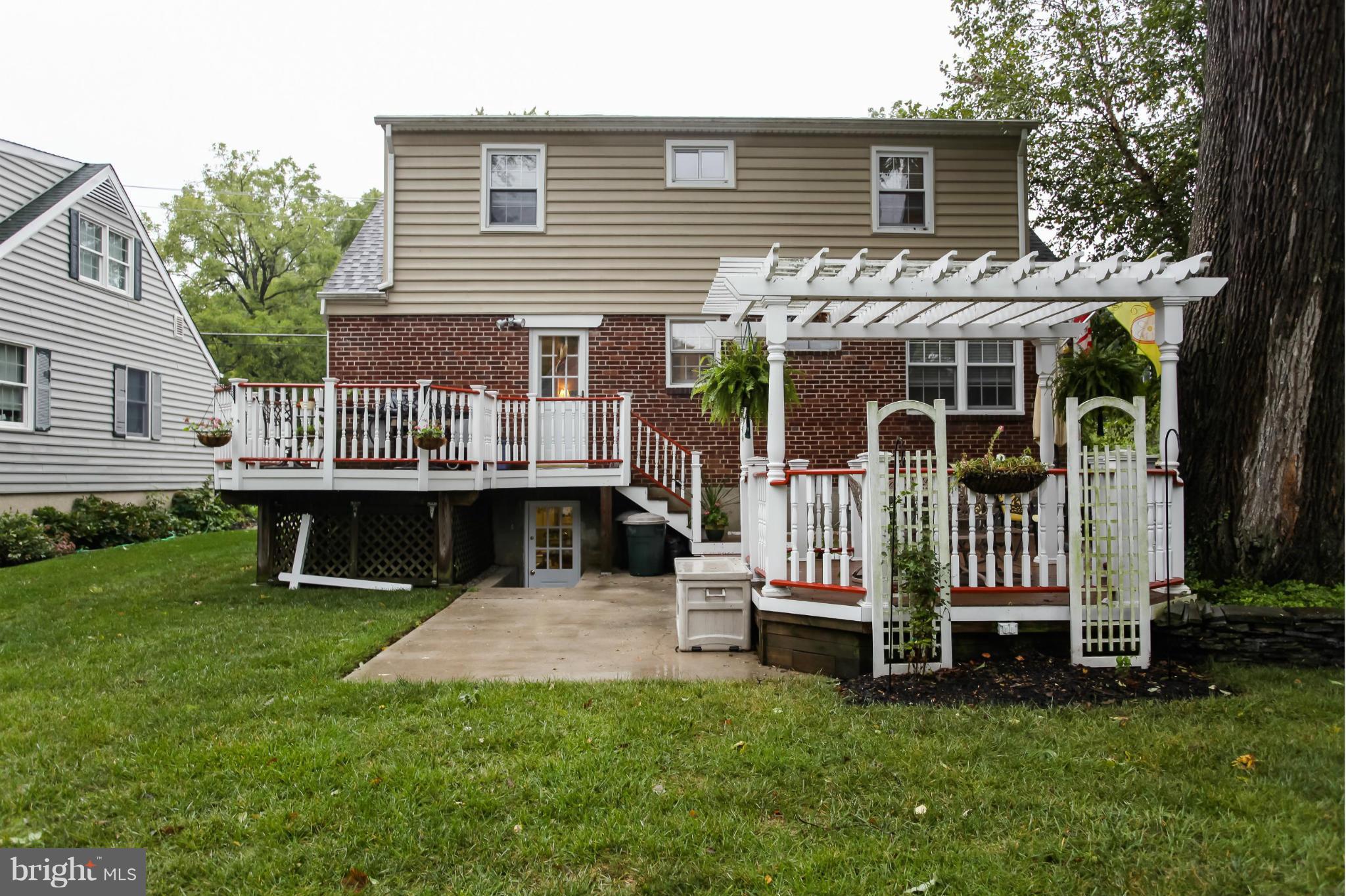 521 South Rolling Road Baltimore, MD 21228 - Photo 25 of 29 Exterior (Rear)