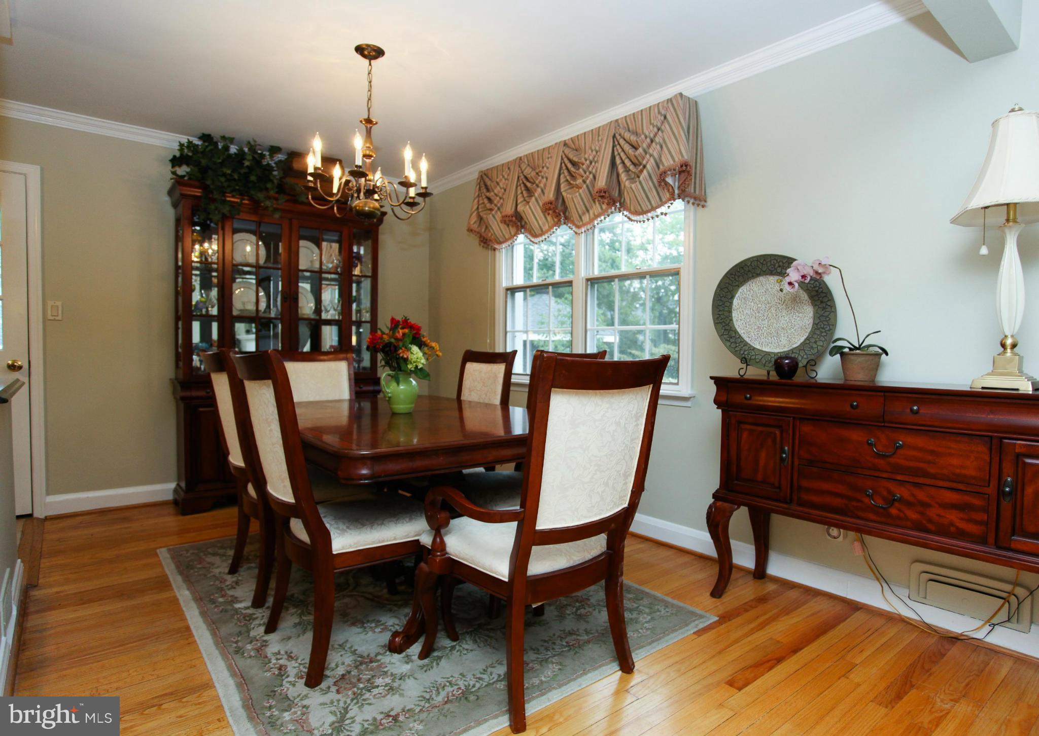 521 South Rolling Road Baltimore, MD 21228 - Photo 5 of 29 Dining Room