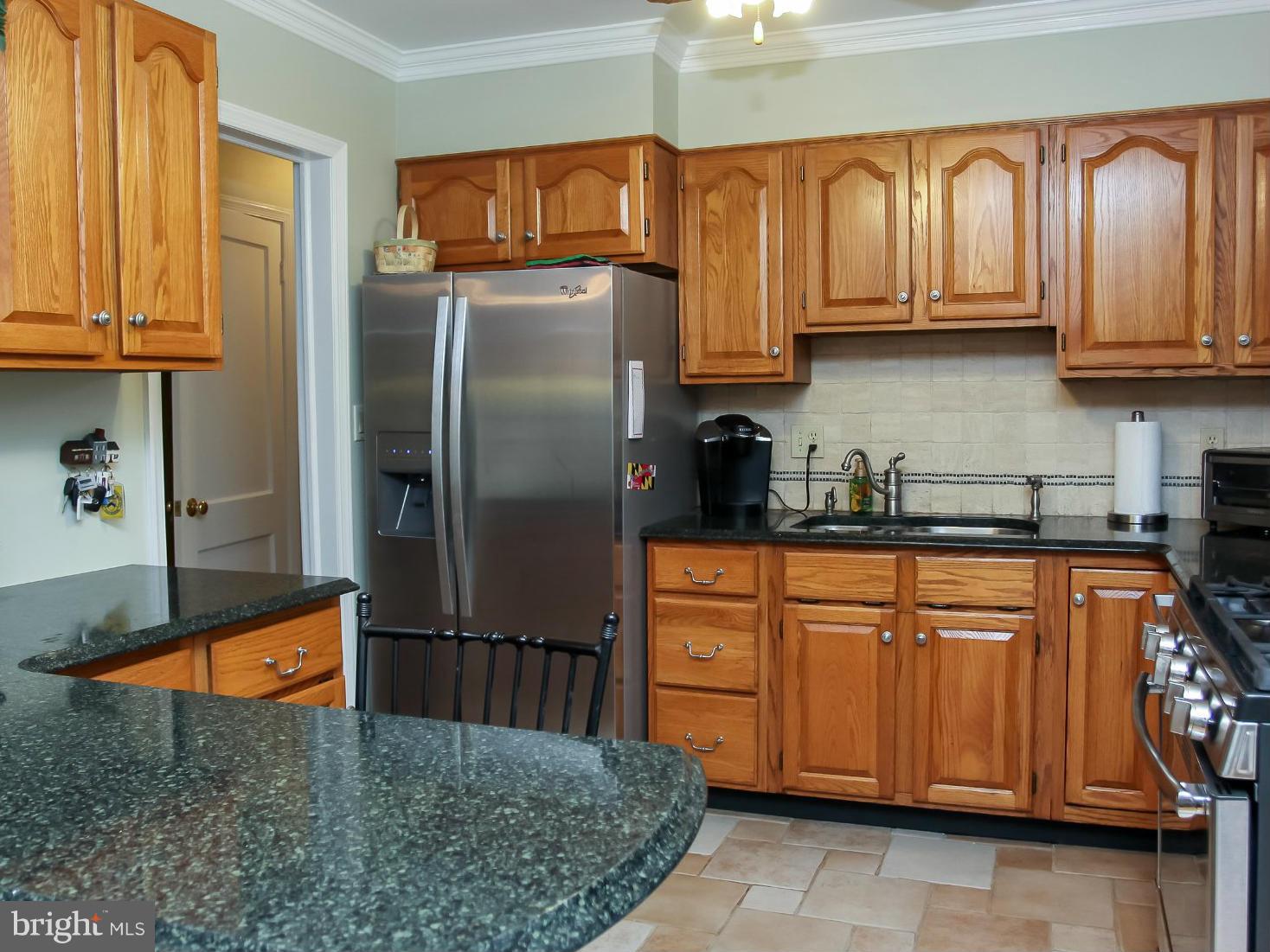 521 South Rolling Road Baltimore, MD 21228 - Photo 6 of 29 Kitchen
