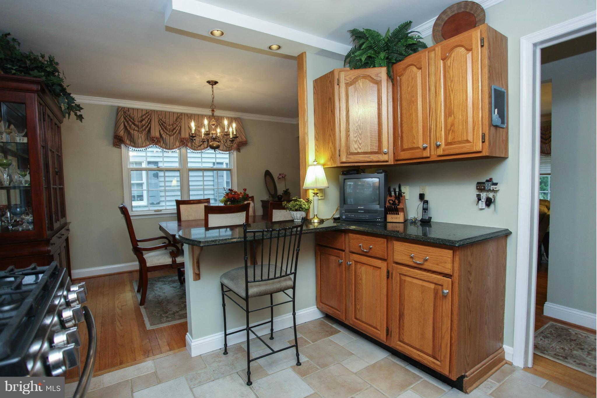 521 South Rolling Road Baltimore, MD 21228 - Photo 8 of 29 Kitchen