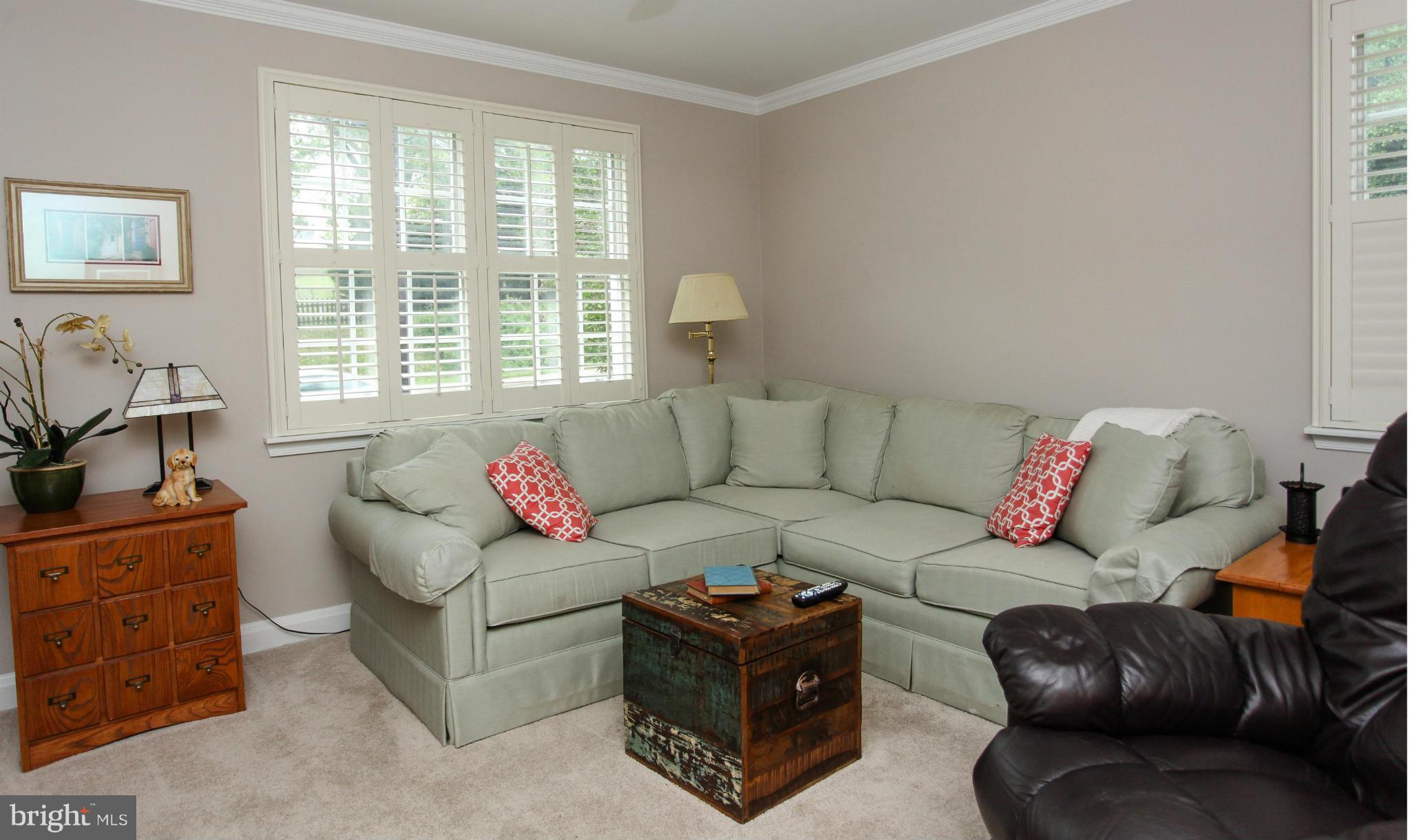 521 South Rolling Road Baltimore, MD 21228 - Photo 9 of 29 Family Room