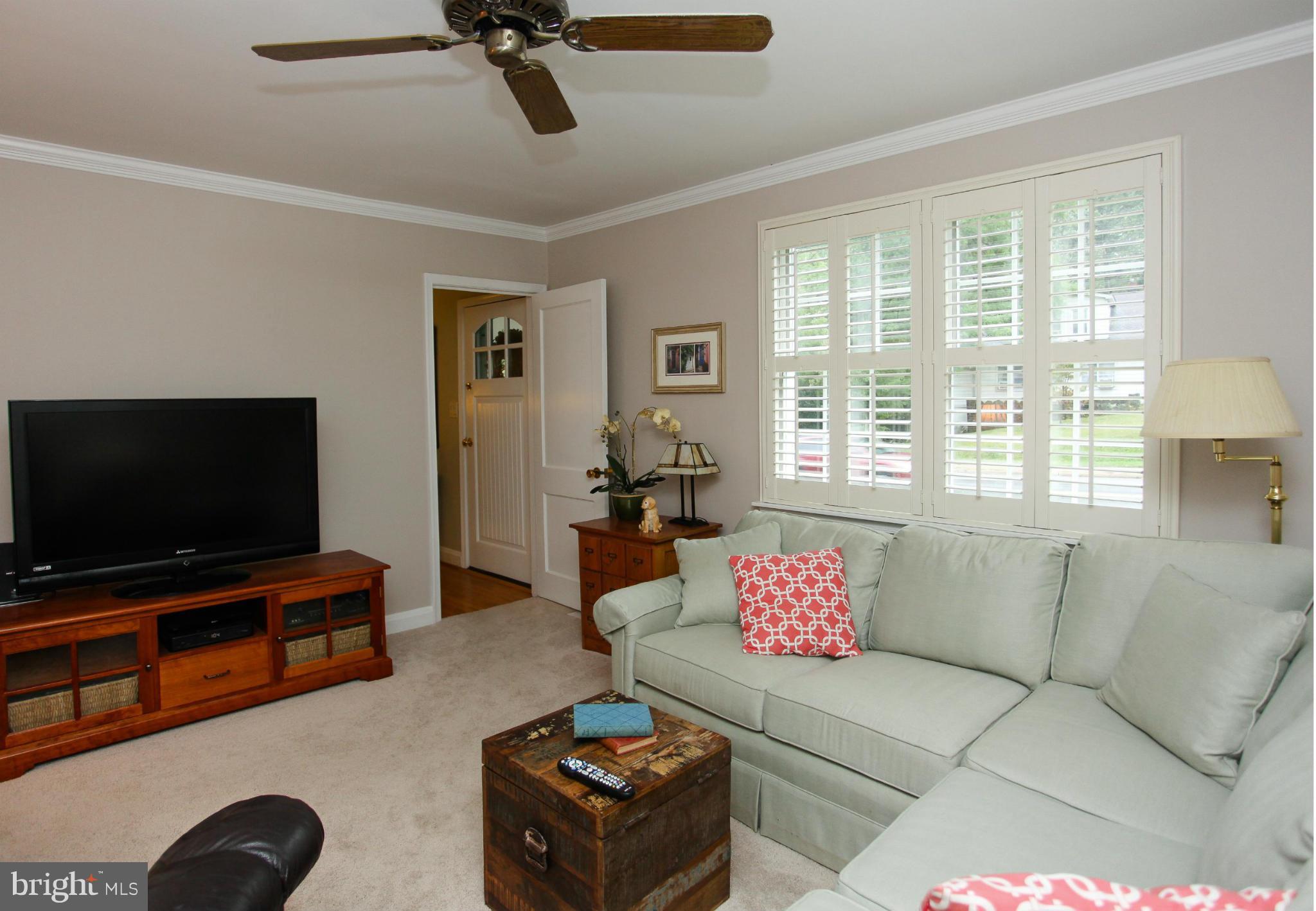 521 South Rolling Road Baltimore, MD 21228 - Photo 10 of 29 Family Room