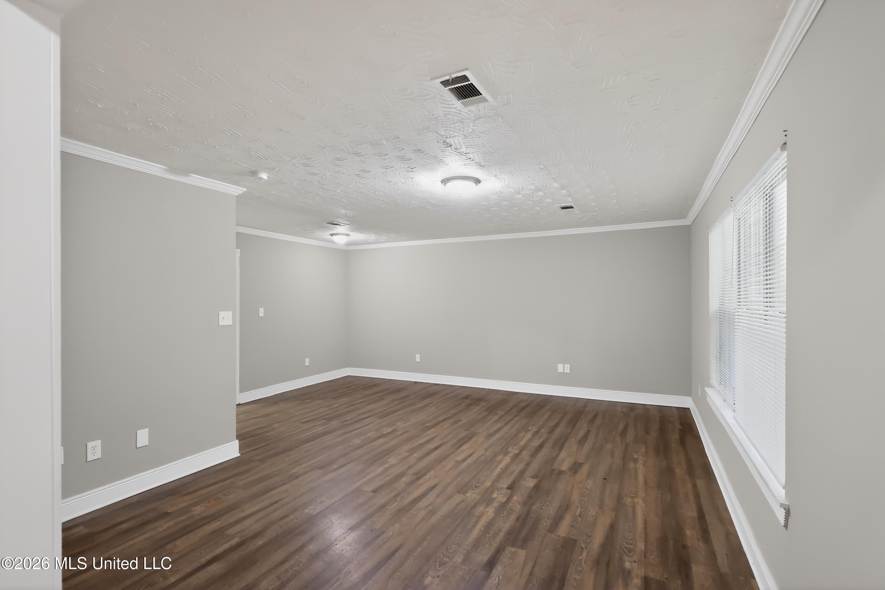 4003 West Lake Road Jackson, MS 39212 - Photo 18 of 38 18_4003_W_Lake_Rd-Living_room-5502
