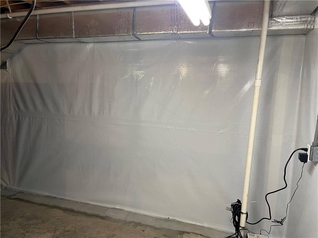 763 Sharp Top Circle Blairsville, GA 30512 - Photo 13 of 57 a bathroom with a shower