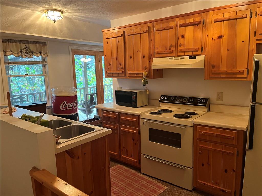 763 Sharp Top Circle Blairsville, GA 30512 - Photo 7 of 57 a kitchen with a stove and a sink