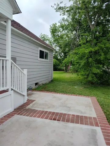 $1,175 | 527 West 6th Street, Freeport, TX 77541
