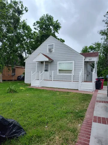 $1,175 | 527 West 6th Street, Freeport, TX 77541