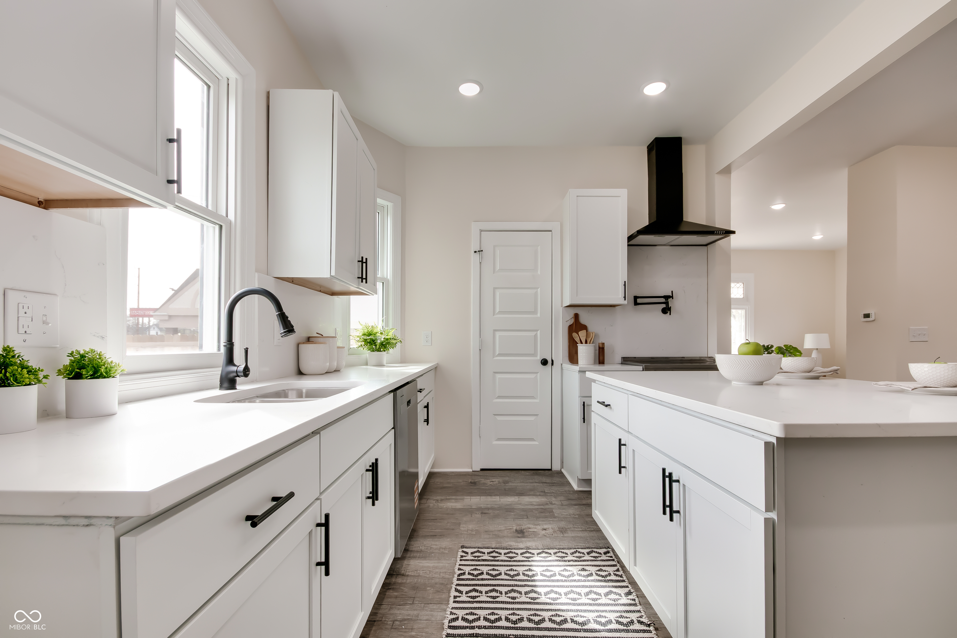 19 North Ritter Avenue Indianapolis, IN 46219 - Photo 3 of 42