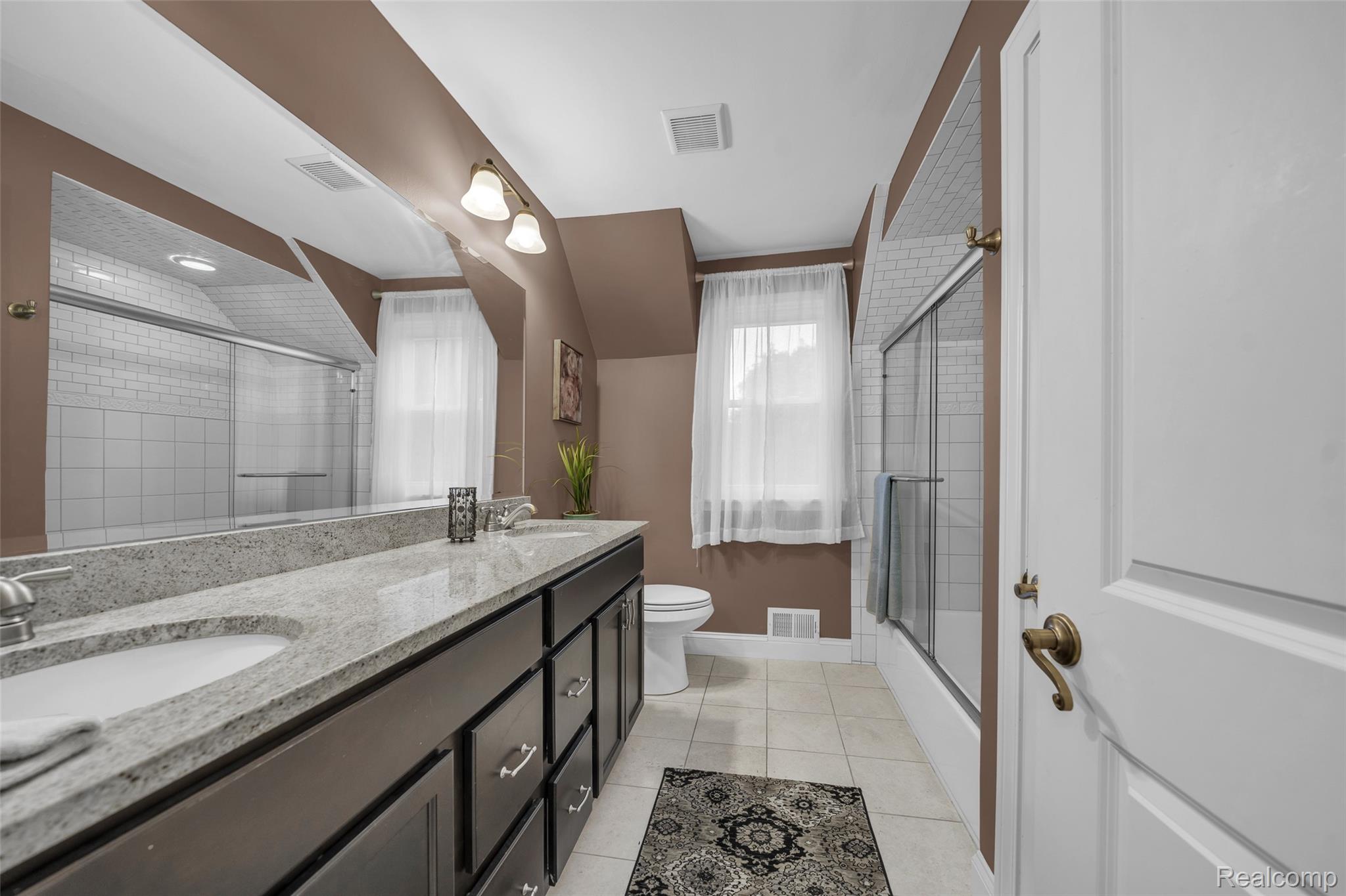 3985 South Ellamae Road Oakland, MI 48363 - Photo 25 of 64 3985-s-ellamae-rd-oakland-township-mi-usa_96 full bath 2nd floor.jpg