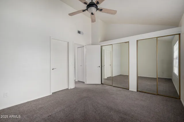 a view of empty room with a ceiling fan