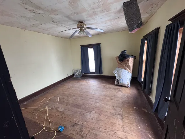 walk in closet with window