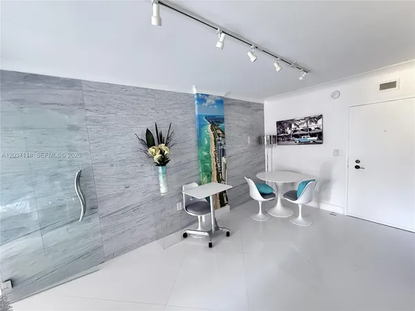 $2,500 | 800 West Avenue, Unit 605, Miami Beach, FL 33139