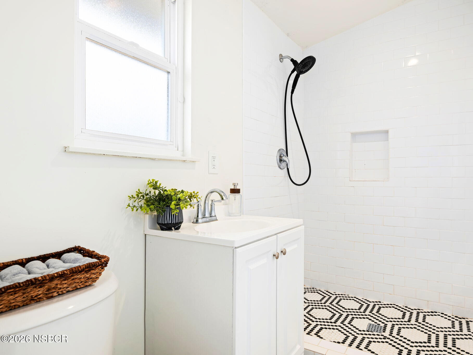 3660 Rucker Road Lompoc, CA 93436 - Photo 11 of 21 Primary Bath