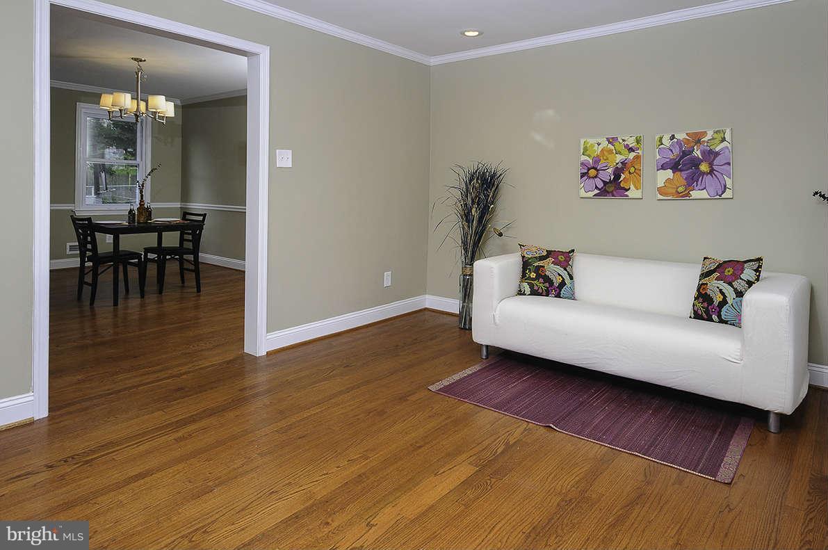 2017 Ramblewood Road Baltimore, MD 21239 - Photo 5 of 23 Living Room
