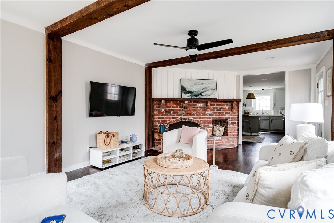 2831 Earlswood Road Midlothian, VA 23113 - Photo 18 of 47 a living room with furniture and a flat screen tv