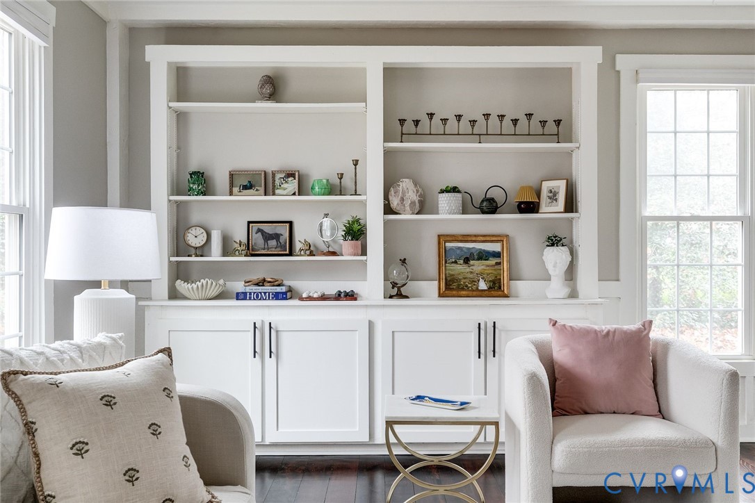 2831 Earlswood Road Midlothian, VA 23113 - Photo 20 of 47 a living room with furniture and a window