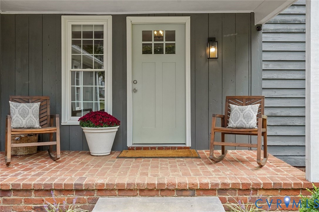 2831 Earlswood Road Midlothian, VA 23113 - Photo 2 of 47 a view of a living room and bathroom