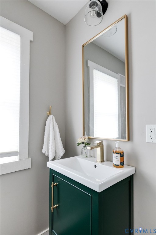 2831 Earlswood Road Midlothian, VA 23113 - Photo 23 of 47 a bathroom with a sink and a mirror
