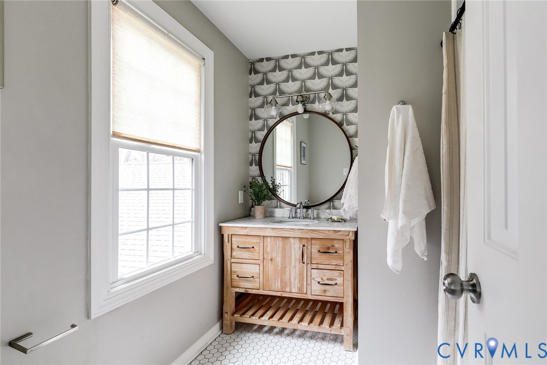 2831 Earlswood Road Midlothian, VA 23113 - Photo 28 of 47 a living room with furniture a mirror and a window