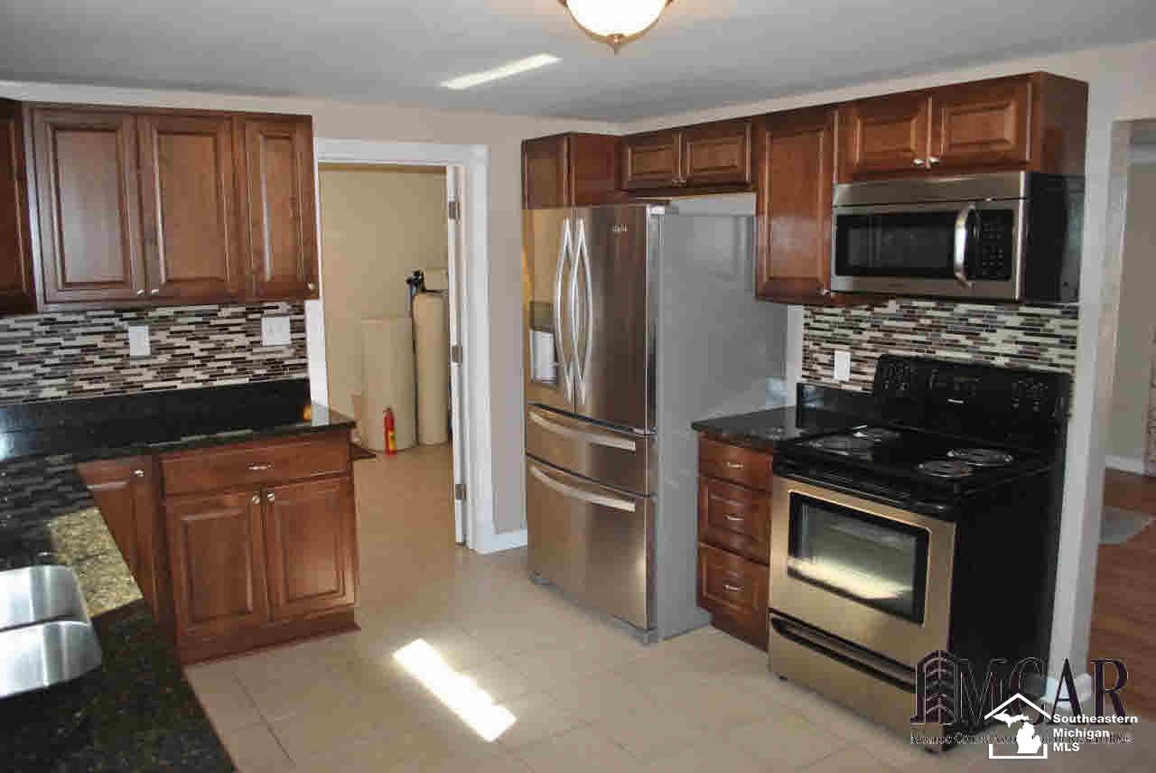 45 West Erie Road Temperance, MI 48182 - Photo 4 of 17 21419636-3.JPG