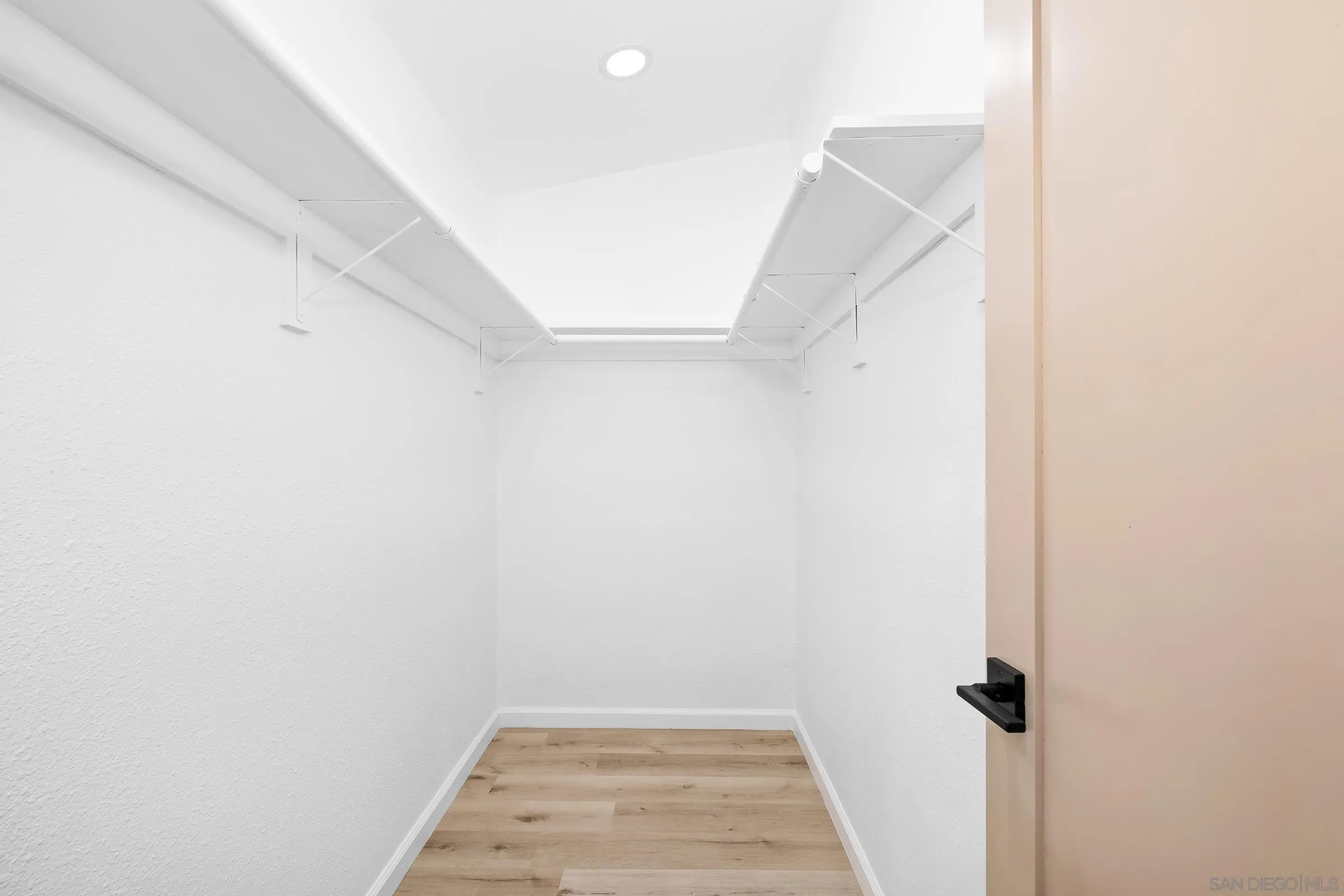 2457 Jasper Glen Escondido, CA 92029 - Photo 18 of 22 a view of a hallway