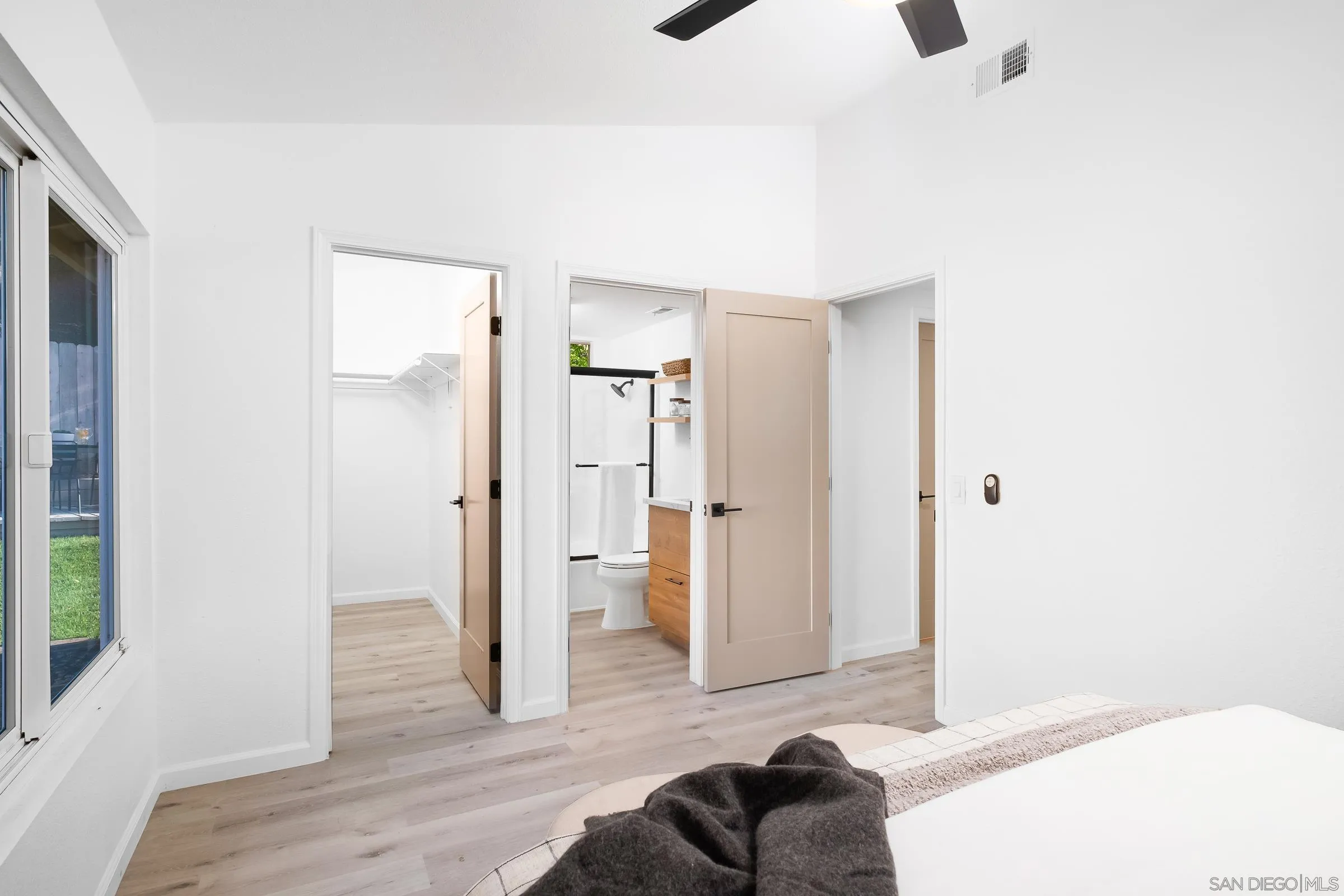 2457 Jasper Glen Escondido, CA 92029 - Photo 20 of 22 a bedroom with a bed and a window