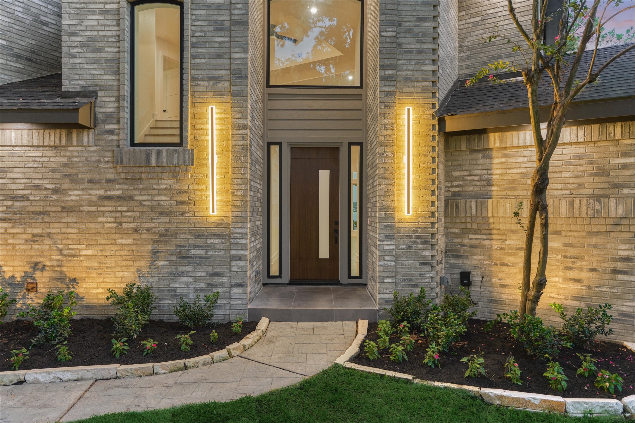 2811 Hemingway Drive Montgomery, TX 77356 - Photo 9 of 50 a front view of a house with garden