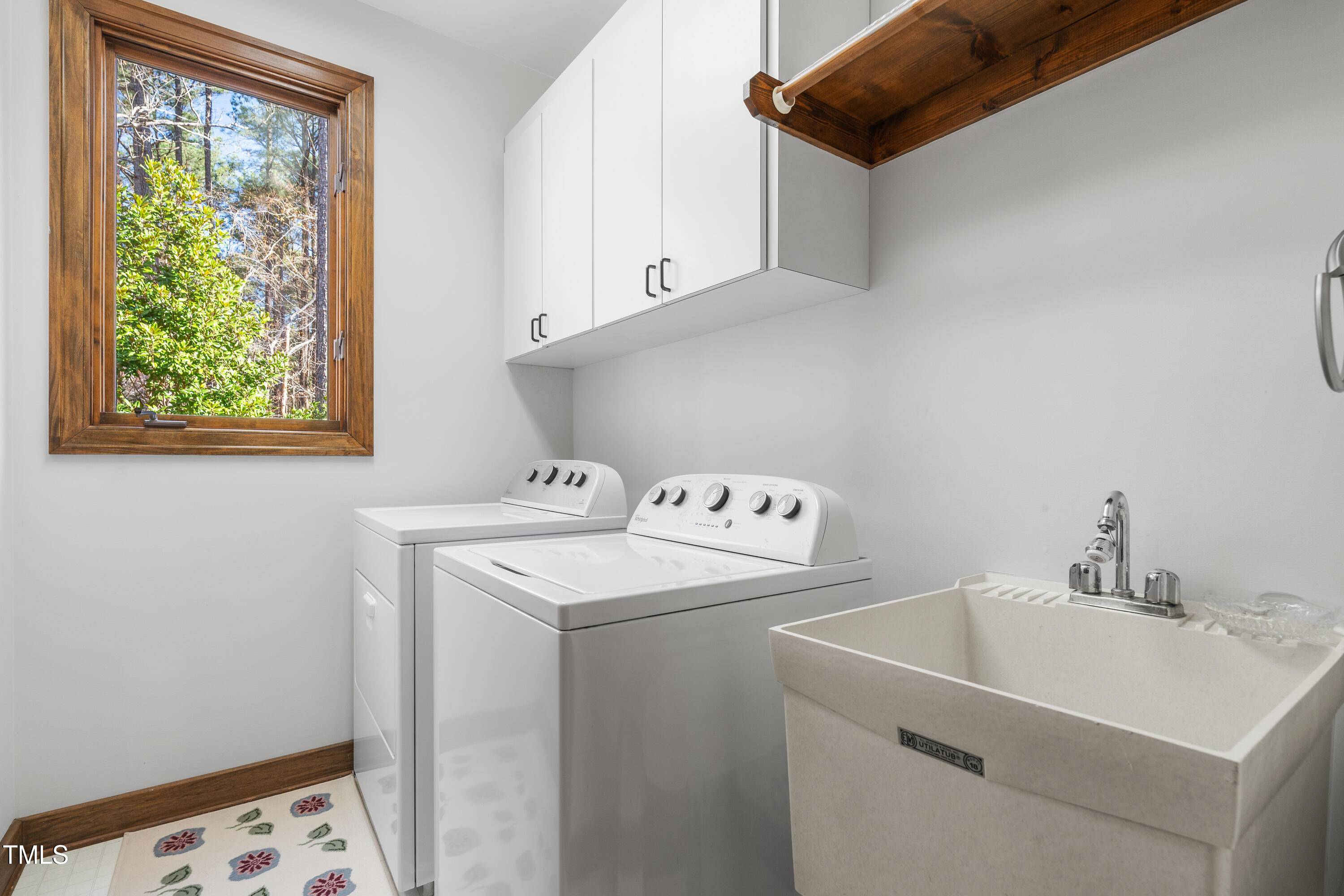 12117 Cliffside Circle Raleigh, NC 27614 - Photo 32 of 63 a utility room with dryer and washer