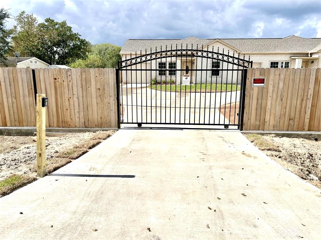 9508 Quaker Court, Unit A Rosharon, TX 77583 - Photo 2 of 16