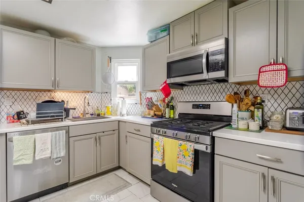 $4,425 | 28942 Rue Daniel, Canyon Country, CA 91387