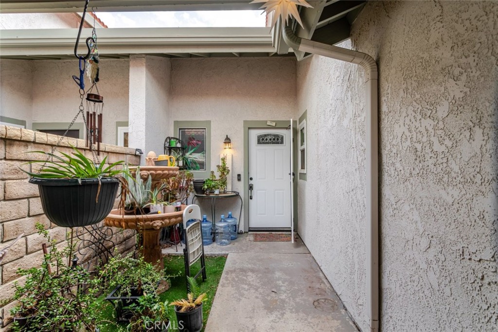 28942 Rue Daniel Canyon Country, CA 91387 - Photo 3 of 43