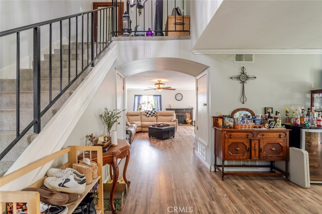 28942 Rue Daniel Canyon Country, CA 91387 - Photo 4 of 43